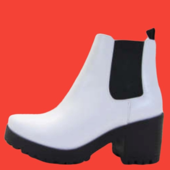 Soda Jaber White Chelsea Lug Sole Slip On Booties - Picture 5 of 8